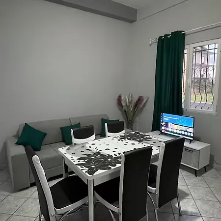 לינה וארוחת בוקר Fisical Sentia Apartaman גולם